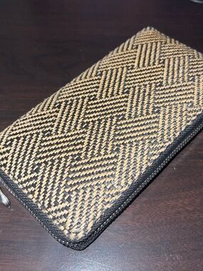 Hand Crafted Black & Tan Woven Zip Card Holder
